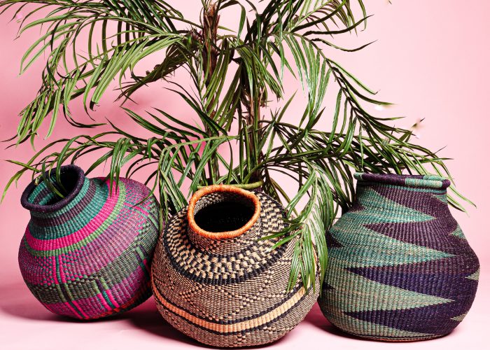 Panier pot traditionnel tressé à la main par les femmes de la ville Bolgatanga (Ghana).